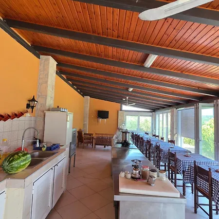 فندق مبيت وإفطار Filippos